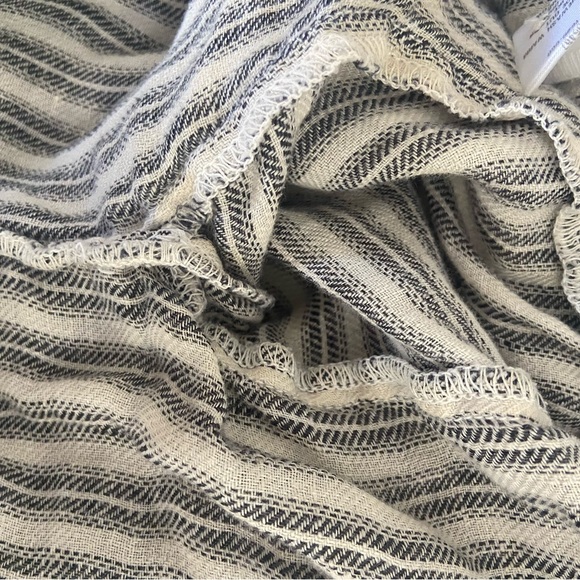 CP Shades linen blend top, size small - Picture 7 of 11